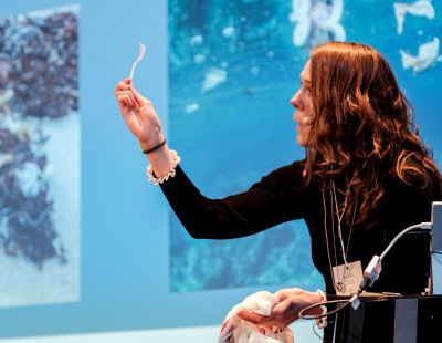 Jenny Oltner, projektledare på Naturvårdsverket, berättar om åtgärder för minskad nedskräpning på Håll Sverige Rent-konferensen 2018.