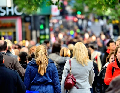 Mycket människor på en gata