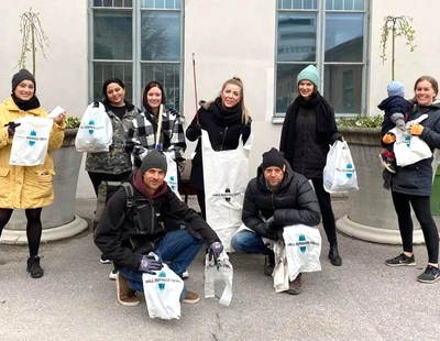 Jordklok plockar skräp