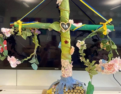 British Junior grundskola midsommarstång