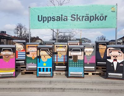 Uppsala skräpkör sjungande papperskorgar