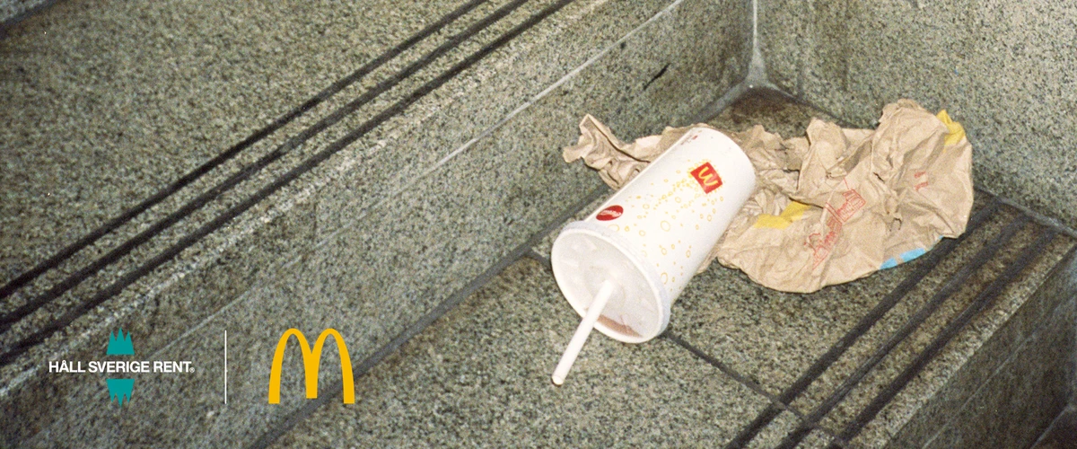 Engångsartiklar slängd i trappa
