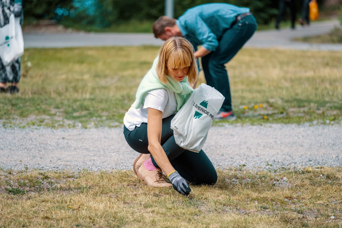 Skräpplockare i park