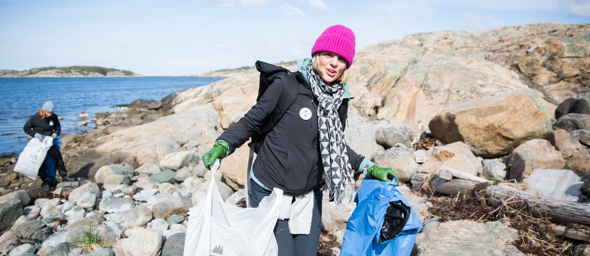 Kusträddare med skräp i Bohuslän. Foto: Louise Johansson