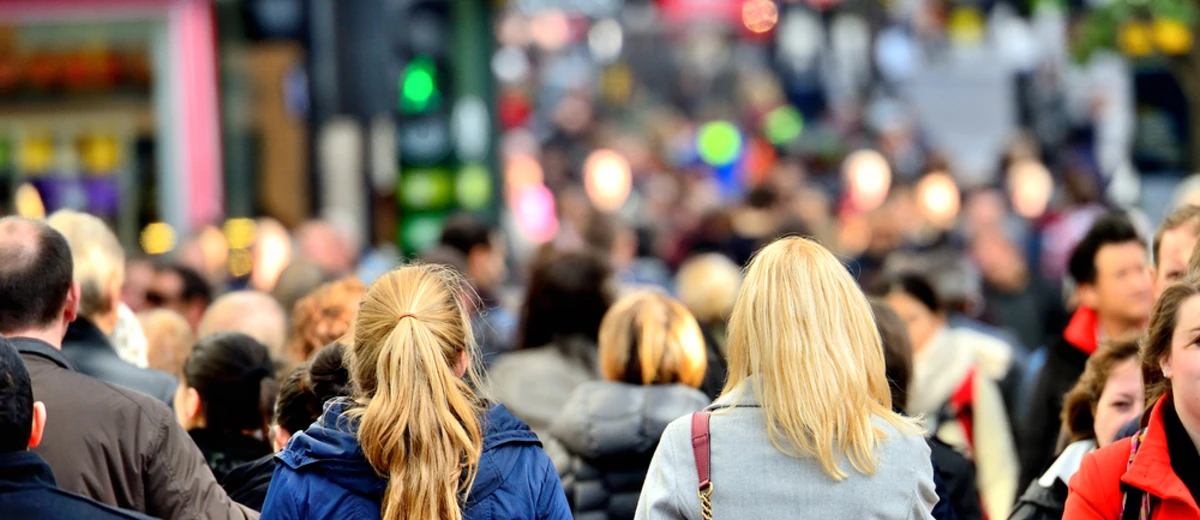 Mycket människor på en gata