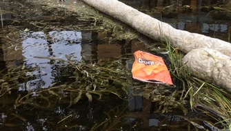 Läns i Fyrisån i samband med skräpmätning