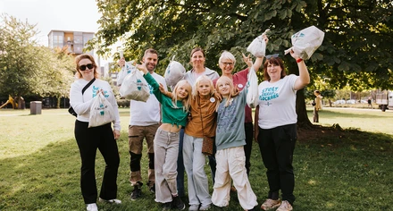 Skräpplockare i grupp