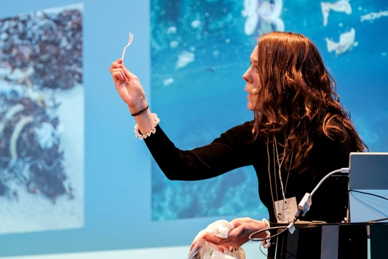 Jenny Oltner, projektledare på Naturvårdsverket, berättar om åtgärder för minskad nedskräpning på Håll Sverige Rent-konferensen 2018.