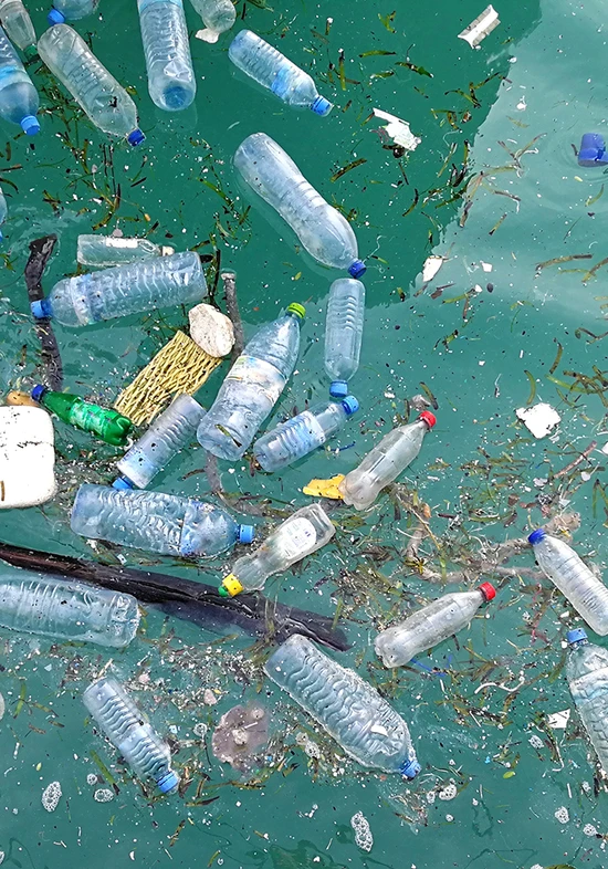 plast i vatten stående