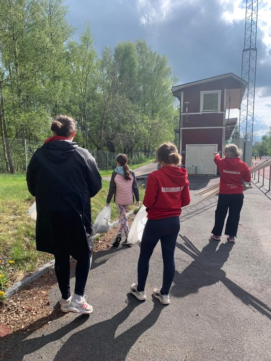 Hässleholms allmänna idrottssällskap plockar skräp