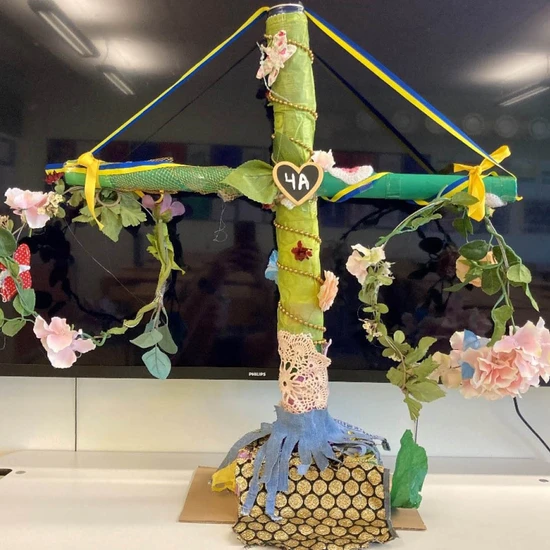 British Junior Grundskola midsommarstång